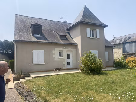 belle maison à varrians  idéalement située et d'une superfic