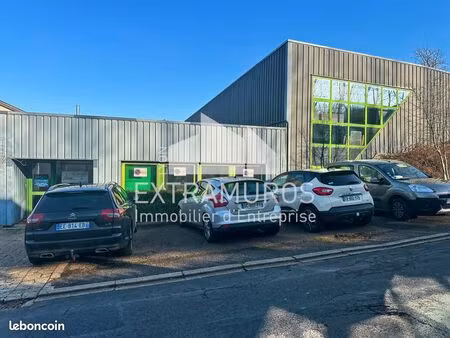 local 872 m² amplepuis