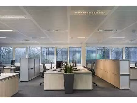 440 m² de bureaux modernes près de r0
