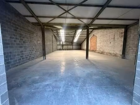 entrepôt 175m² complètement rénové à anderlues