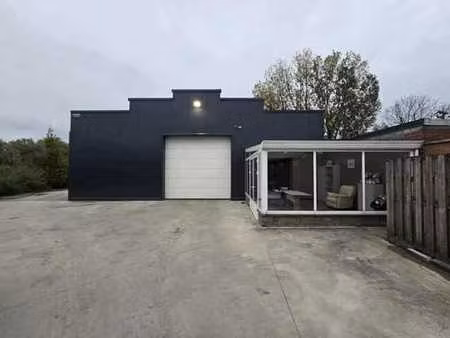 dépôt de 375m² avec espace d'exterieur à louer!