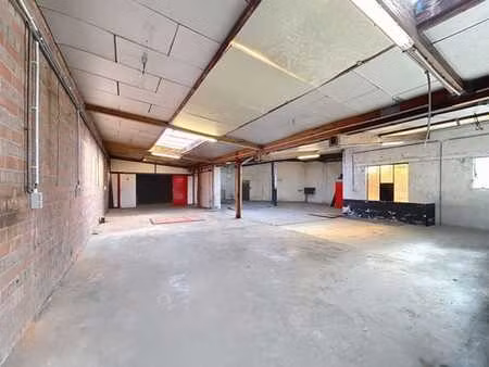 entrepôt de 290 m² avec espace bureau