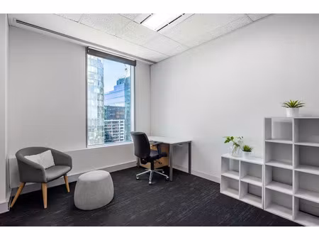 trouvez un espace de bureau à bourges  charles pathé pour 2 personnes où tout est pris en 