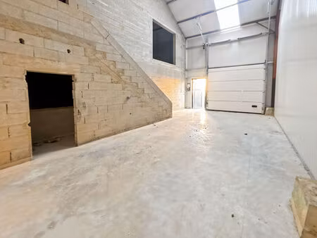 location entrepôt / local industriel  103.00m²  périgny