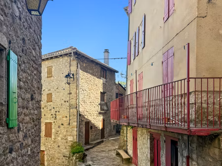 typique maison de village d'antraigues...