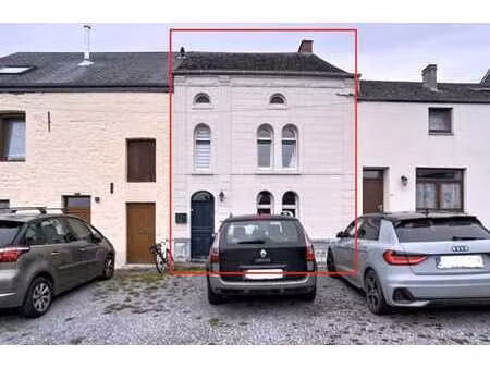 habitation 2 ch. avec jardin sise dans le village d’agimont.