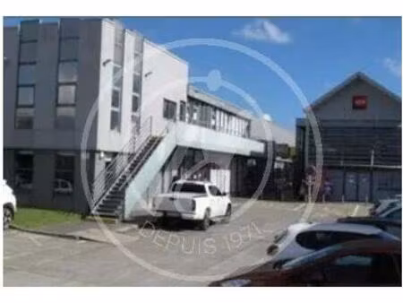 à louer 100 m2 local commercial ou bureau à baie-mahault  guadeloupe