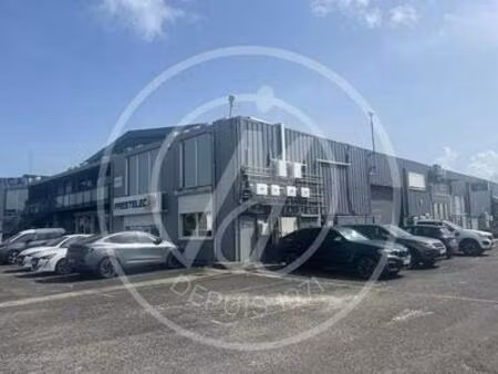 a louer local commercial ou dépot de 756m2 à jarry  guadeloupe