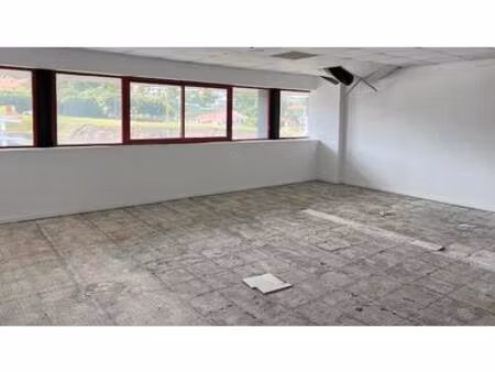 a louer  ducos  bureaux ou local commercial de 120m2  martinique