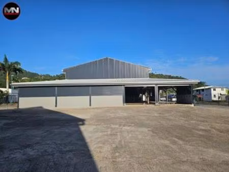 a louer 4 locaux commerciaux / bureaux / depots a partir de  martinique