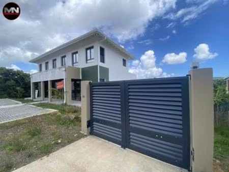 a louer local commercial en r+1 de 74m2 + 20m2 de terrasse -  martinique