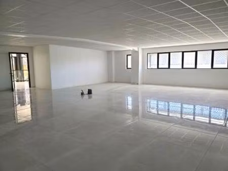 grand local neuf 111 m²  guadeloupe
