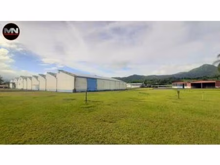 a louer entrepôts sécurisés morne rouge  martinique