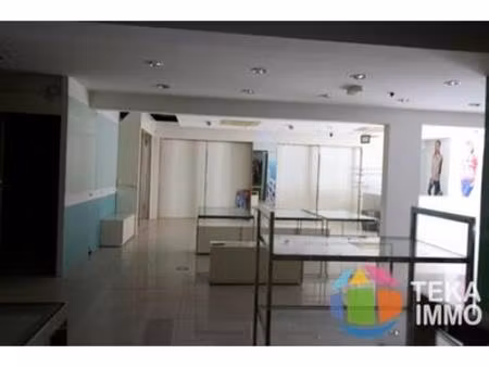 local commercial de 192m2 sur saint andré  réunion