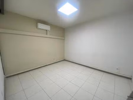 local professionnel entièrement rénové à louer  martinique