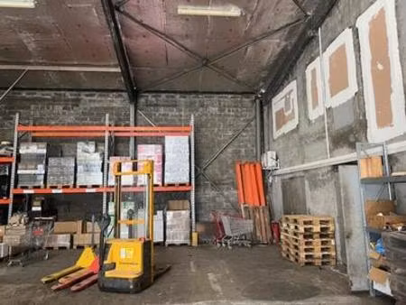 a louer   ducos zone depot de 330m2  martinique