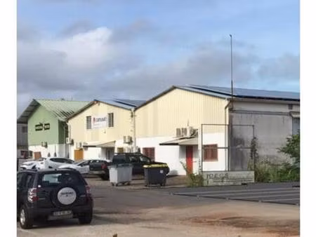 a louer entrepôt / local matoury zone d'activité 210 m2  guyane