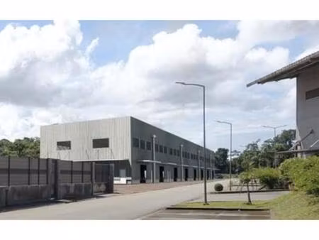 a louer entrepôt matoury de 180 à 720 m2  guyane