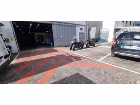 a louer entrepot de 1500m² le port  réunion