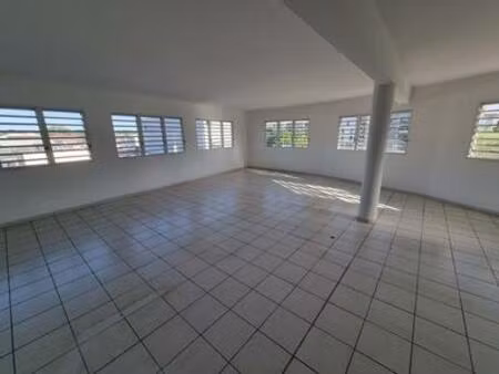 local de 75 m² proche carrefour market - riviere salee  martinique