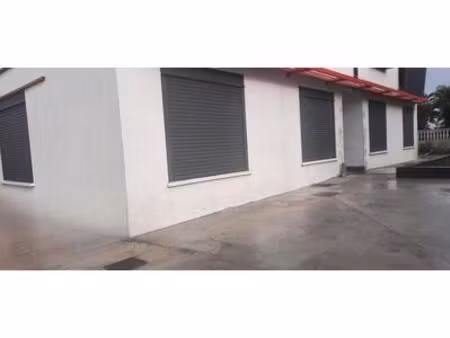 a louer local professionnel de 39.83 m² sur saint andré  réunion