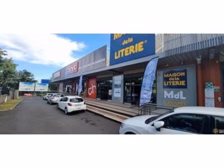 à louer – très beau local commercial de 360 m² à st pierre – zone commerciale dynamique  r
