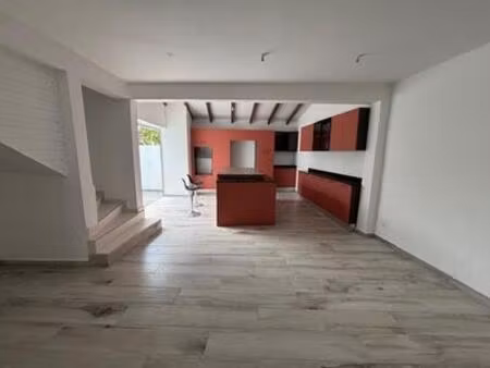 maison à louer avec piscine plus dépendance  guadeloupe