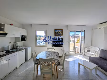 location meublée appartement 1 pièce 24.32 m² à sanary-sur-mer (83110)  650 €