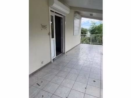 a vendre locaux commerciaux à ducos 300 m2  martinique