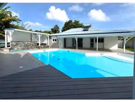 villa t5 + bungalow & garage vue mer à vendre  martinique