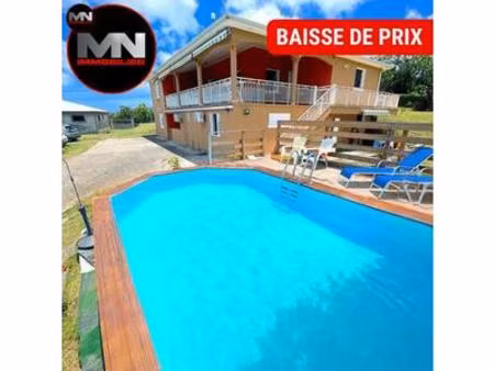 à vendre au carbet ensemble immobilier de 355 m2 avec pisc  martinique