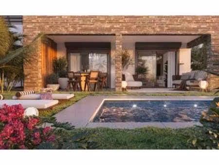 a vendre: villa t4 avec piscine à cul de sac à saint martin  saint-martin