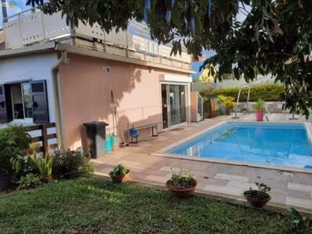 en vente sur saint suzanne villa f8 de 246m² sur terrain 983m²  réunion