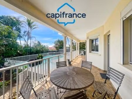 villa t8 de plus de 200m² avec piscine à vendre sainte suzanne (974)  réunion