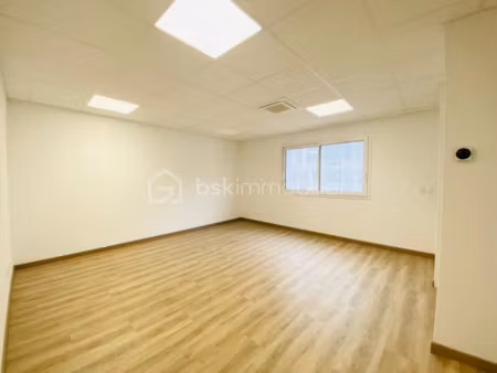 location locaux professionnels 1 pièce 26 m² à saint-jorioz (74410)  650 €