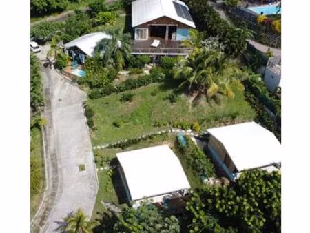ensemble immobilier sur grand terrain  idéal investissement  martinique