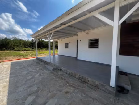 location meublée maison 4 pièces 81 m² à kourou (97310)  1 600 €