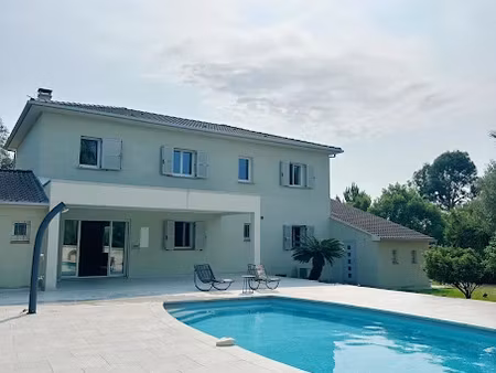 location villa 7 pièces 233.79 m² à lucciana (20290)  2 400 €