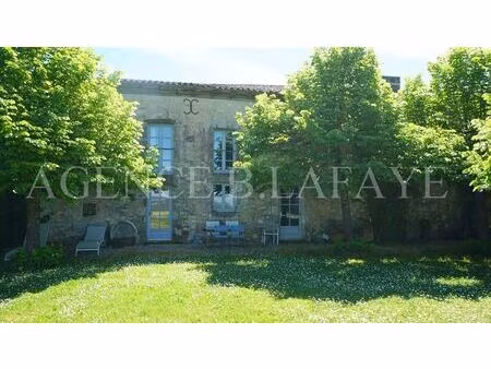 dans site exceptionnel – sur l’emplacement d’un château féodal