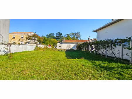 bordeaux cauderan - terrain constructible de 390 m² - libre de constructeur - 1ère ligne