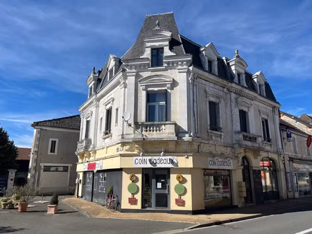 la coquille immeuble 2 magasin et 4 appartements