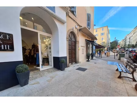 fond de commerce 85 m2 ajaccio cours napoleon