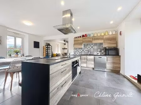 maison en pierre avec 3 chambres avec dépendances