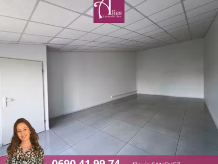 à louer - local rénové 47m2 - étage sans ascenseur - jarry