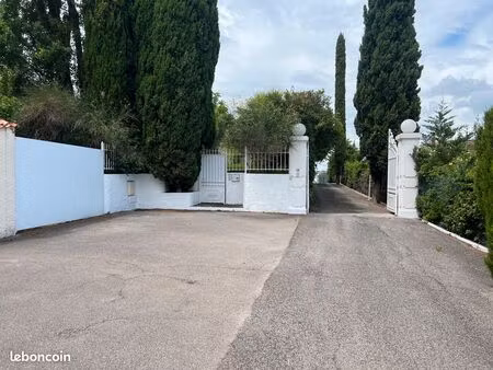 villa meublée 250 m2 - 10 pièces - terrain 2300 m2 - piscine - 4* - montpellier-juvignac