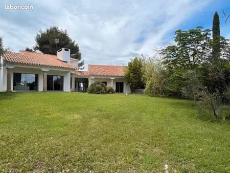 villa meublée 290 m2 - 10 pièces - terrain 2300 m2 - piscine - 4* - montpellier-juvignac