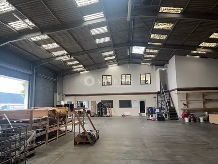 local d'activités a louer