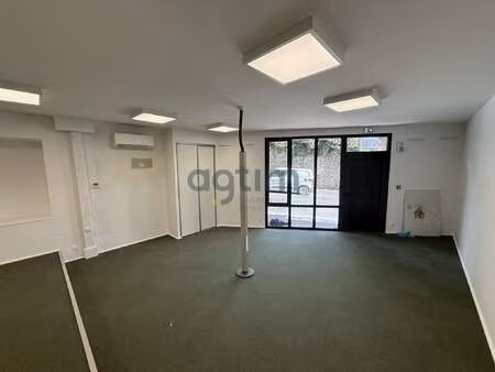 location bureaux et commerces à montaigu (85600) : à louer / montaigu