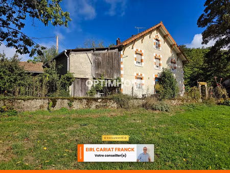 scierie et maison sur 106 m²  l’ensemble sur 25000 m² de terrain avec granges et annexes >