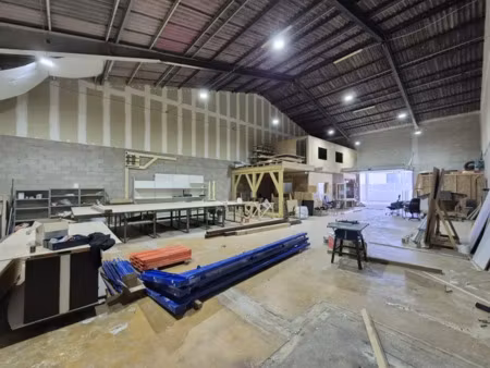 local professionnel 280m2 st esteve centre